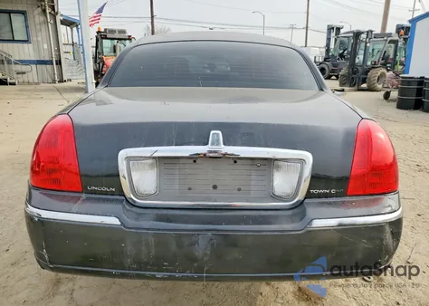 2008 Lincoln Town Car Executive L z USA, uszkodzony, nr VIN 2LNHM84W28X653099